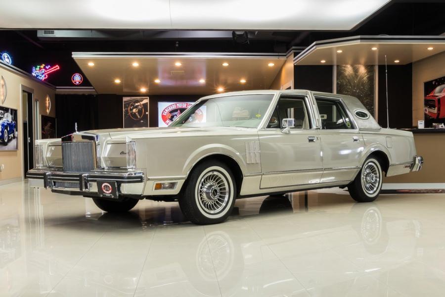  Lincoln Continental Mark VI Sedan 1980 года  (фото 2 из 111)